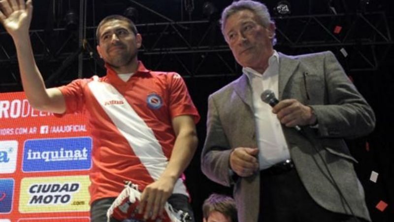 Riquelme llegó a Argentinos y abrió polémica con Bianchi