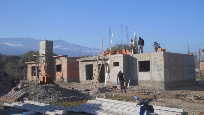 El nuevo barrio para familias afectadas  por el alud de Siján avanzó un 65%