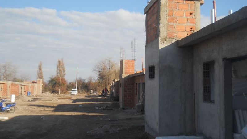 El nuevo barrio para familias afectadas  por el alud de Siján avanzó un 65%