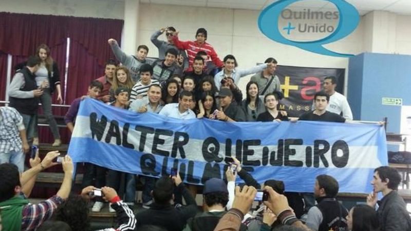 Jóvenes catamarqueños con Sergio Massa