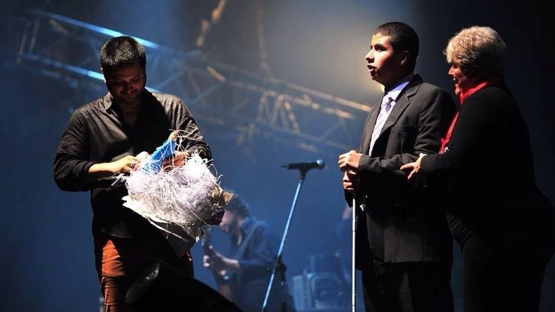 Conmovedora sorpresa para Víctor Vega: Jorge Rojas lo invitó a cantar al escenario