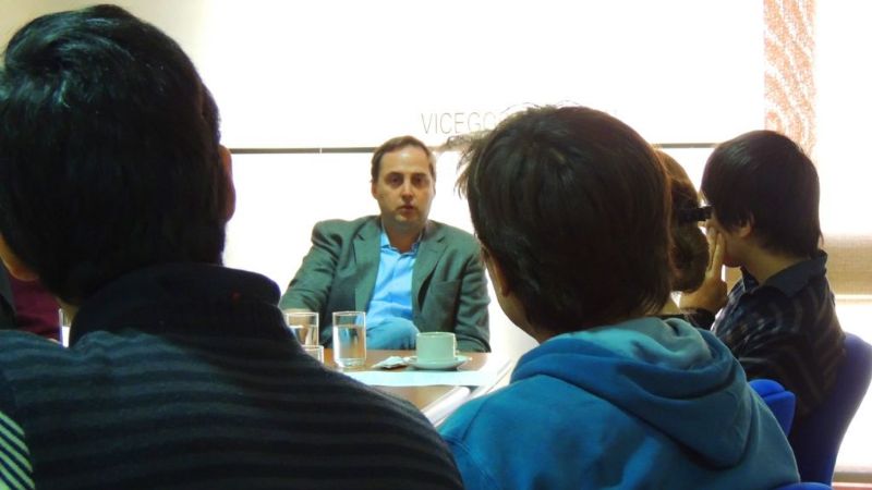 Mera entregó becas al Mérito Académico