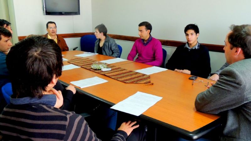 Mera entregó becas al Mérito Académico