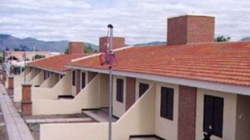 Pobladores tomaron un barrio de 50 viviendas aún no entregado