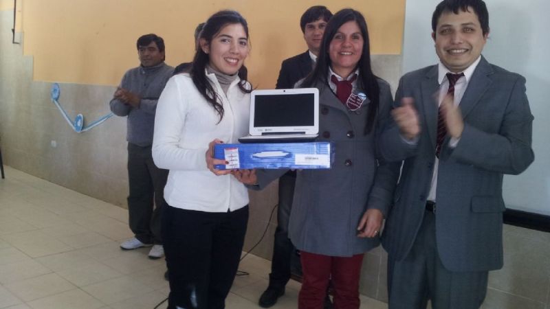 ANSES entregó netbooks a la escuela de Guayamba