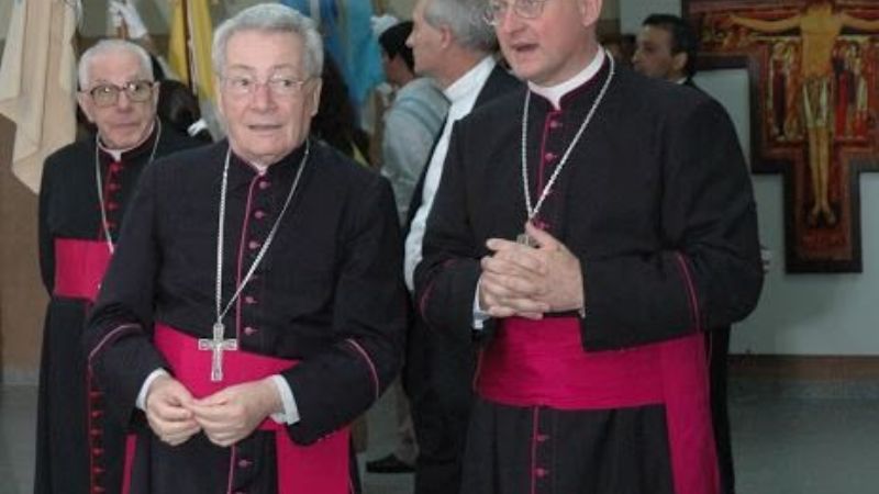 Dos Obispos en nuestras oraciones