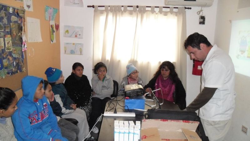 Talleres para combatir la pediculosis