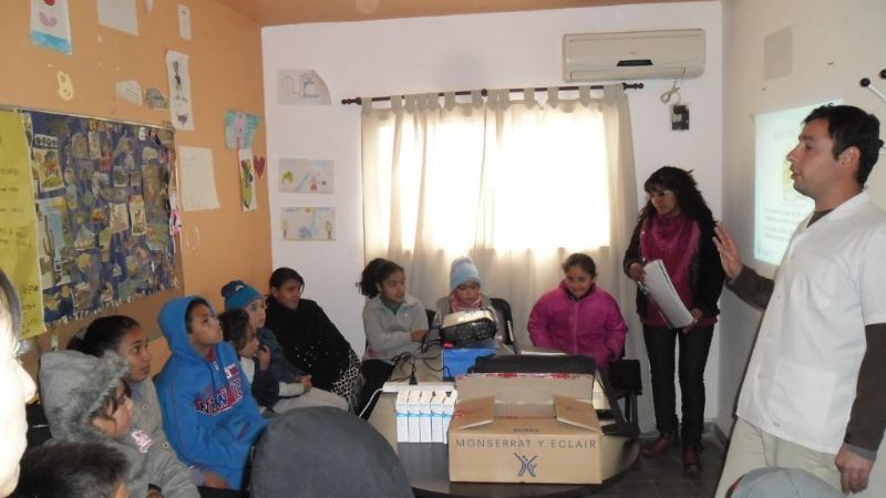 Talleres para combatir la pediculosis