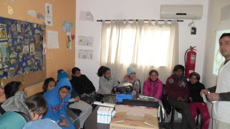 Talleres para combatir la pediculosis