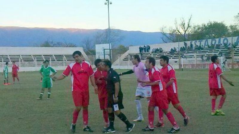 Los Sureños venció 2-0 al “Rojito” con doblete de Bustamante