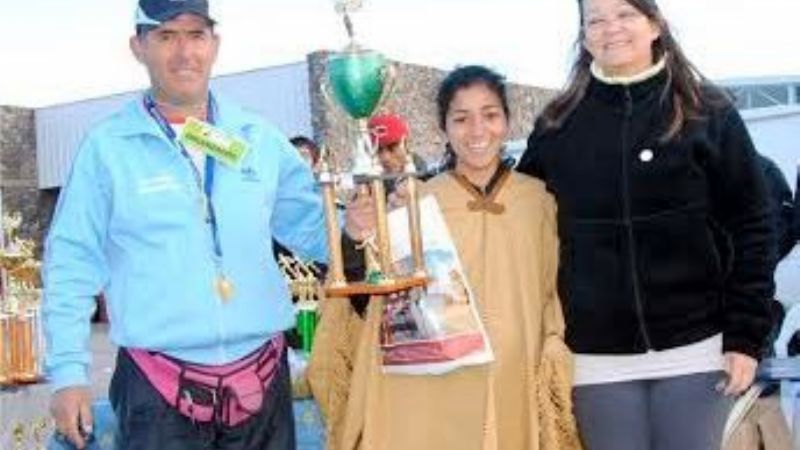 Fabricius y Villagra se pusieron los ponchos del Maratón