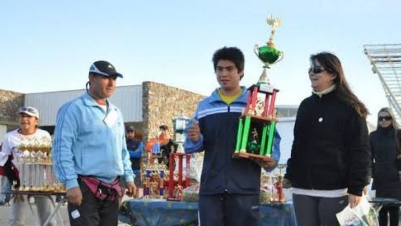 Fabricius y Villagra se pusieron los ponchos del Maratón