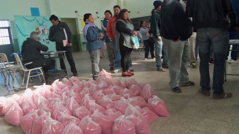 Entregaron cheques del Plan Mosto 2014 y semillas de alfalfa a productores