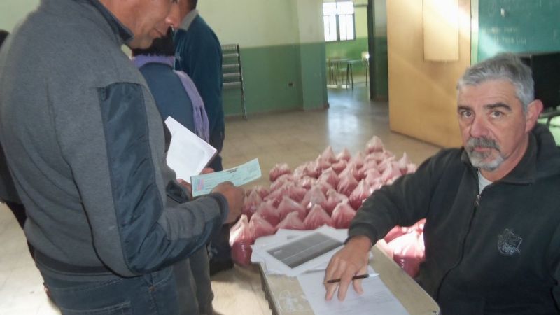 Entregaron cheques del Plan Mosto 2014 y semillas de alfalfa a productores