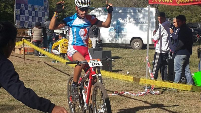 Macías sigue cosechando logros y va por el tricampeonato