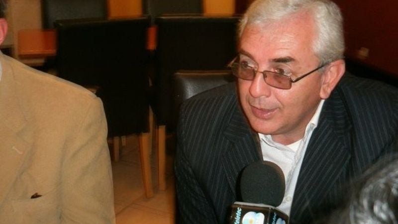 Escrachan a Valdez por falta de asfalto