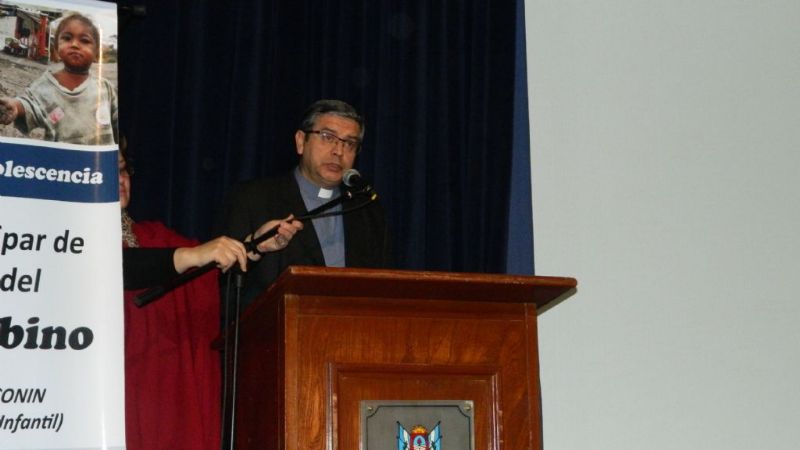 Magistral disertación del Dr. Abel Albino sobre desnutrición infantil