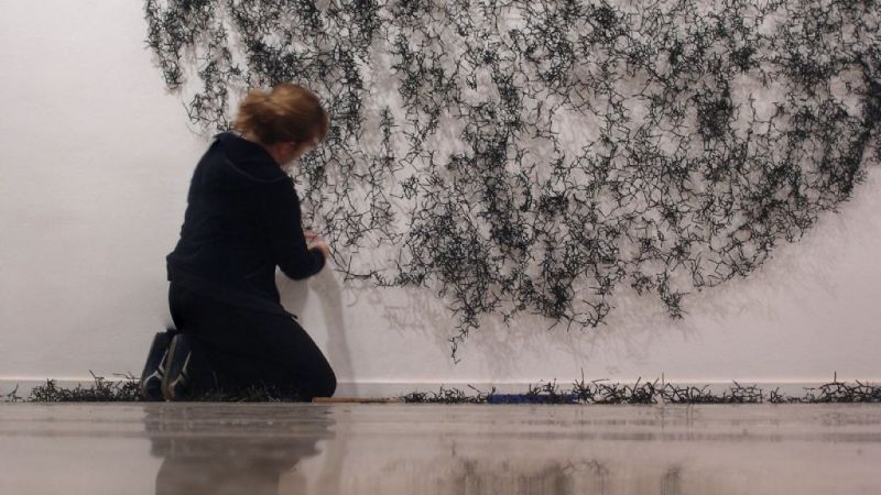 Inaugura la muestra “Aguja, hilo e ideas”, de Claudia Martínez