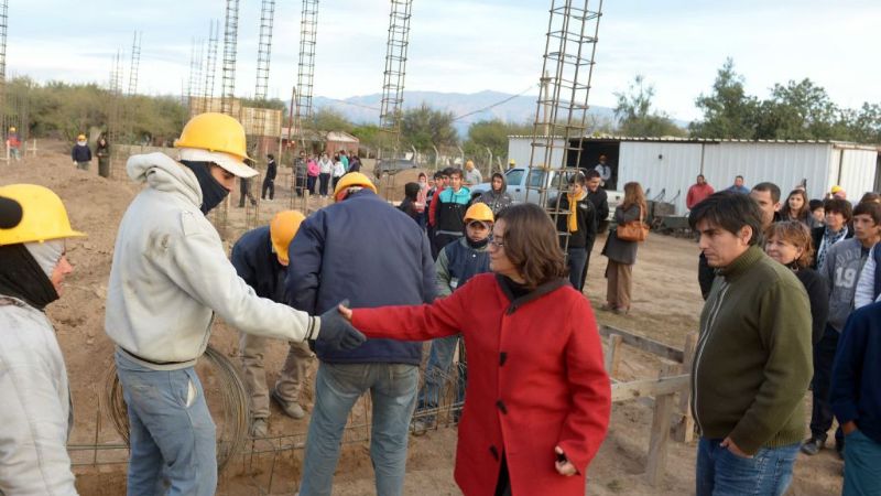 Corpacci visitó la escuela de Las Tejas
