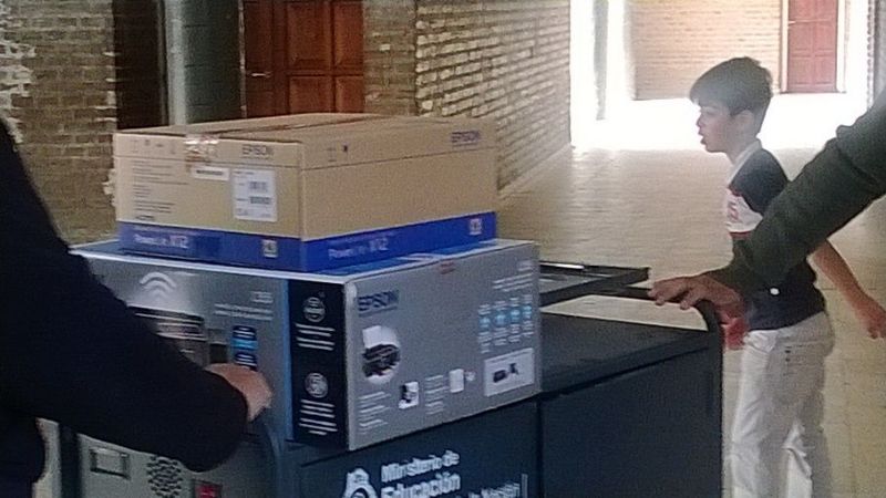 Entrega de aula virtual en las Escuelas Municipales‏