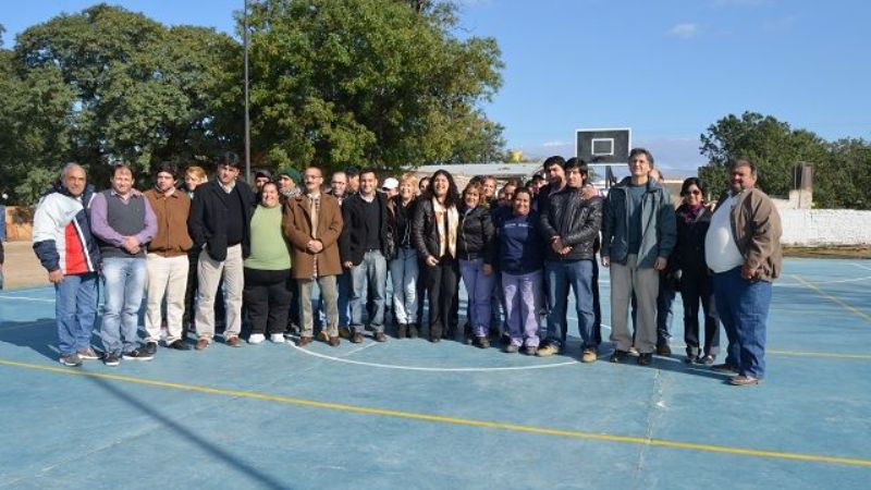 Inauguraron Playón deportivo en el Club Social Rojas