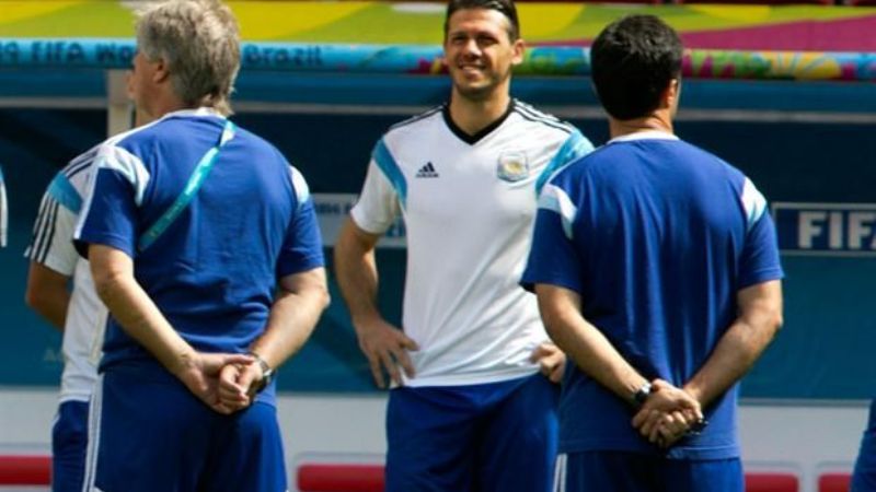 Sabella sorprendió con Demichelis entre los titulares