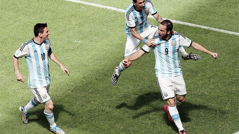 Selección: con Higuaín y sin Messi ni Agüero