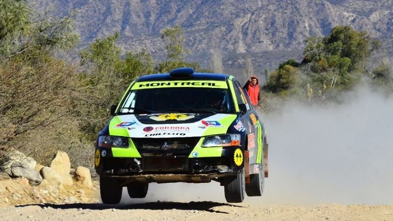 César Folledo festeja en Aimogasta