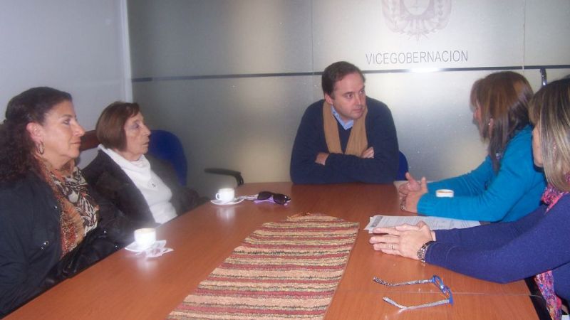 Mera recibió a asociación de ex presos políticos y familiares de desaparecidos