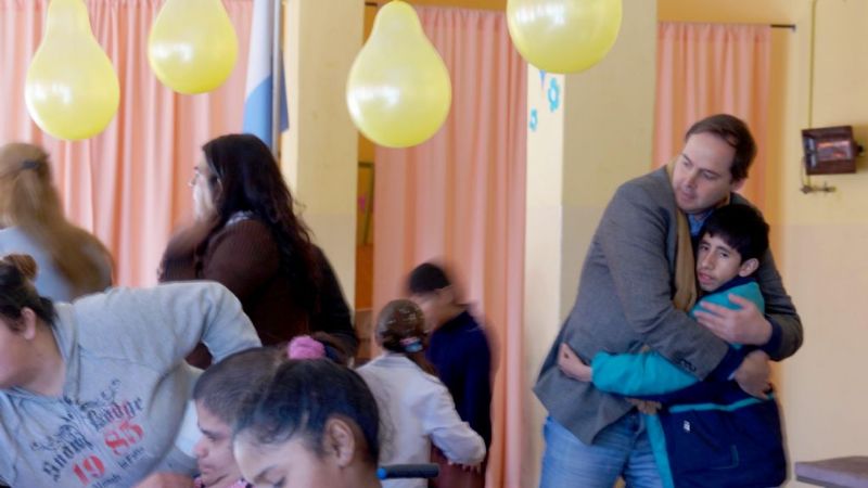Festejo de Mera con los cumpleañeros de la Escuela del Centro de Rehabilitación