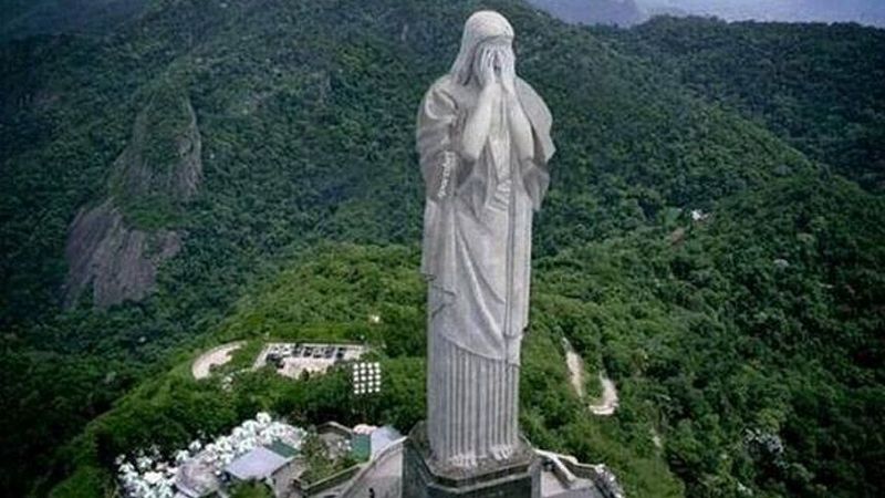 Los afiches con cargadas a Brasil no podían faltar