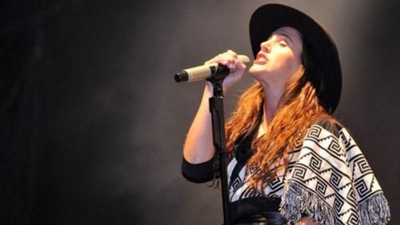 El Poncho 2014 abre sus puertas con un acto cultural y la primera noche de festival