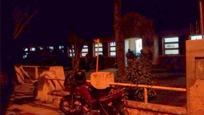 Encontraron sin vida a un hombre en una escuela