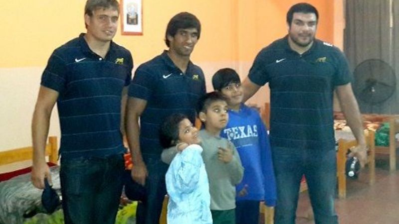 Los Pumas visitaron Casa Cuna