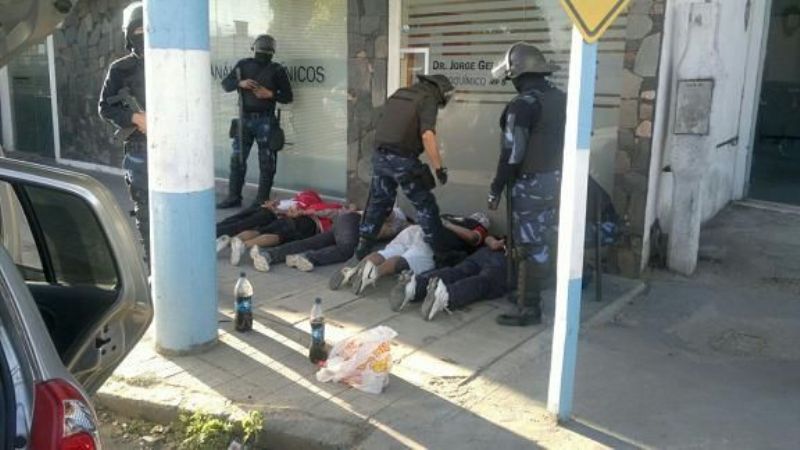 Detienen a tucumanos con droga, en operativo de control