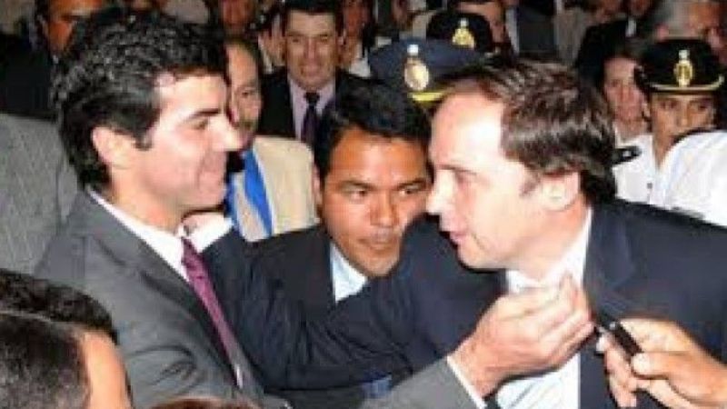 Mera cabalga junto a Urtubey