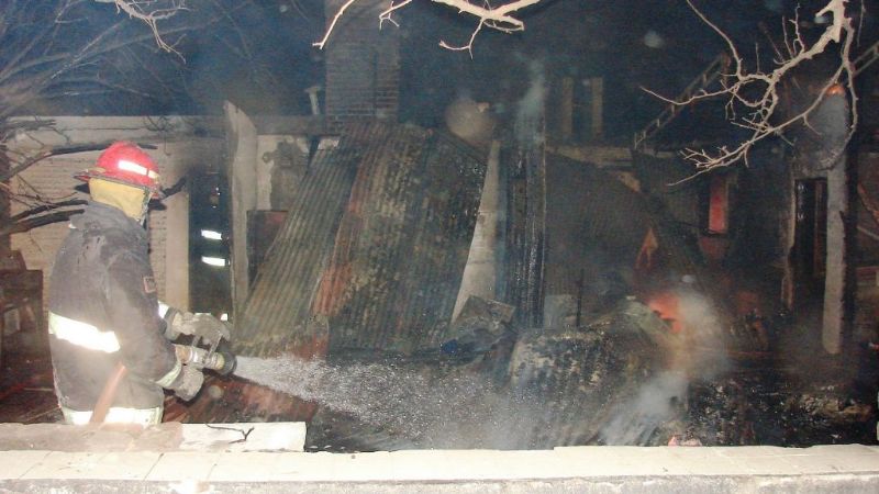 Voraz incendio en "El Parquecito"