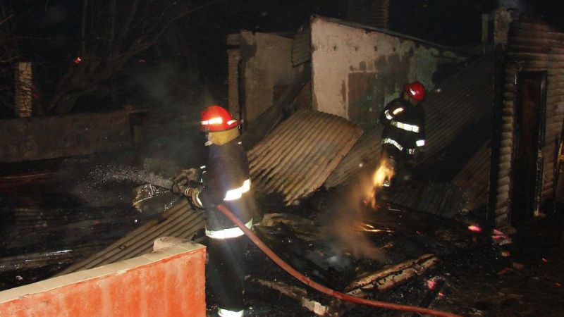 Voraz incendio en "El Parquecito"