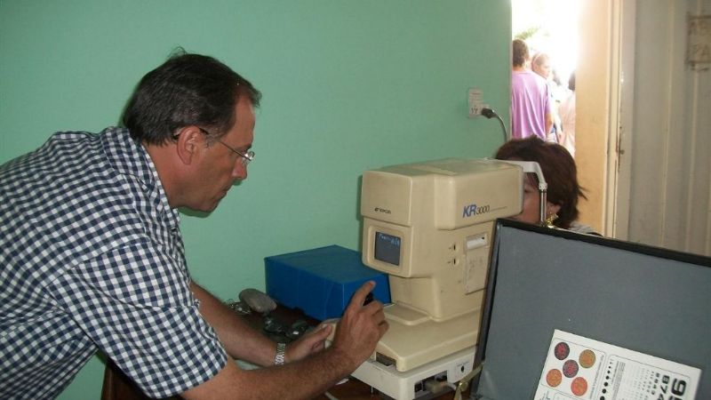 Trabajan en una campaña de cirugías de cataratas