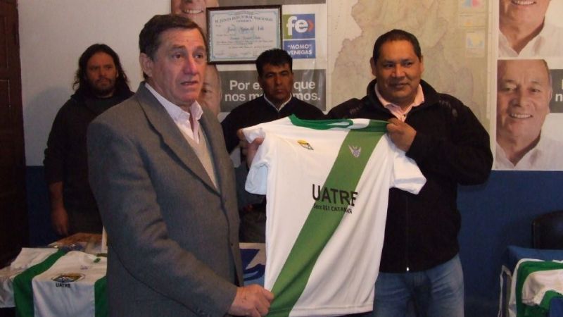 Entrega de indumentaria deportiva a clubes