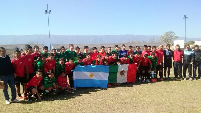 Emotivo final de la Copa Confraternidad con la filial de Newell’s en México