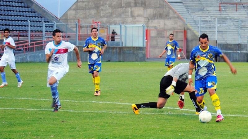 Policial empató 2 a 2 con Amalia y sigue 3ro., pero lejos