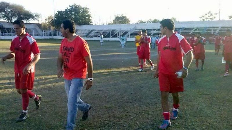 El “Diablo” y el “Santo” empataron y no salen del fondo