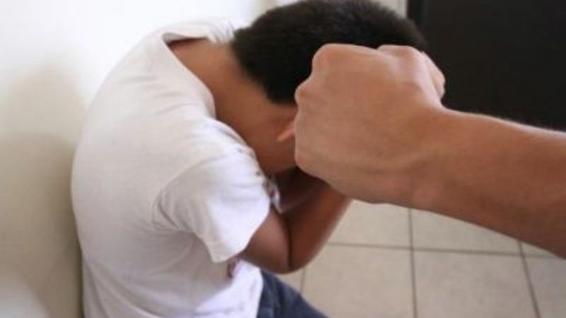 Menores rescatados de su madre por violencia y corrupción