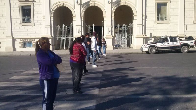 Mujeres piden trabajo