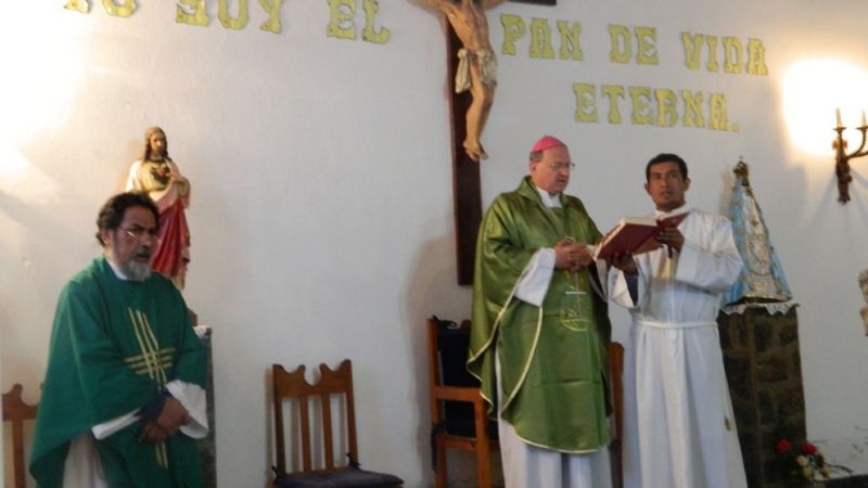 El Obispo recorre las distintas comunidades del pintoresco Aconquija