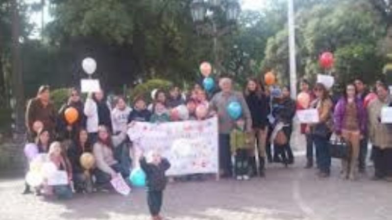 Madre a juicio por prohibir el contacto de su hijo con su padre