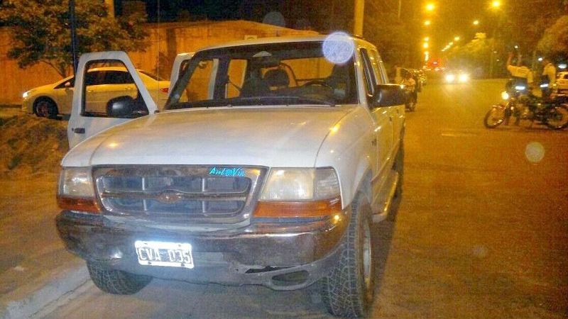 Carro de Tránsito Municipal chocó auto estacionado