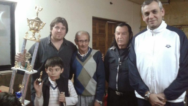 Sábado de competencia y homenaje en Ajedrez