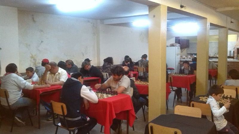 Sábado de competencia y homenaje en Ajedrez